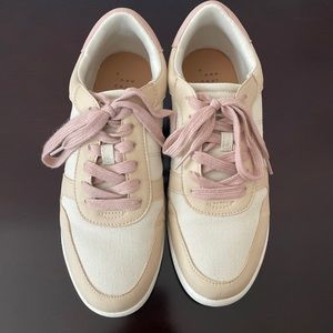 A new day canvas sneakers size 8.5